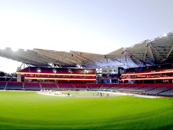 公交站台膜结构,蔬菜生产基地膜结构,表演中心舞台膜结构